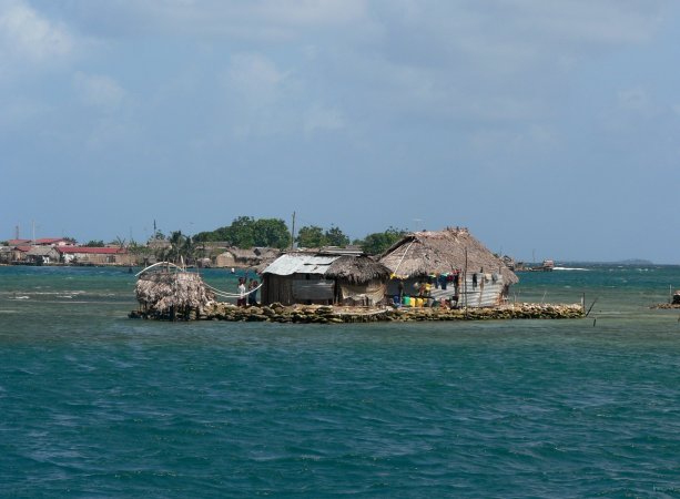 103- Ile maison devant Rio Sidra 